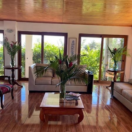 Teanehi Bed & Breakfast Hanga Roa Exterior photo