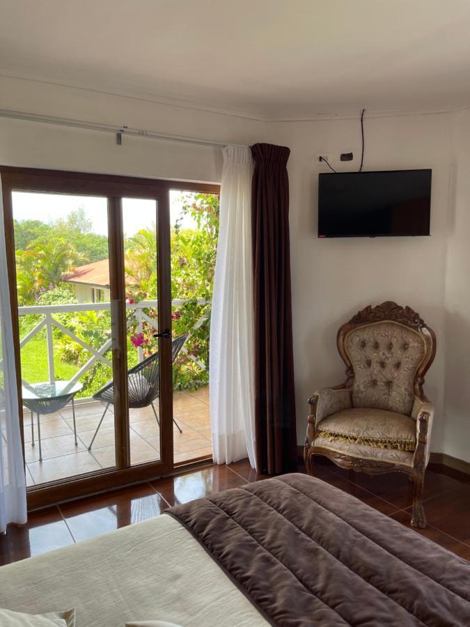 Teanehi Bed & Breakfast Hanga Roa Exterior photo