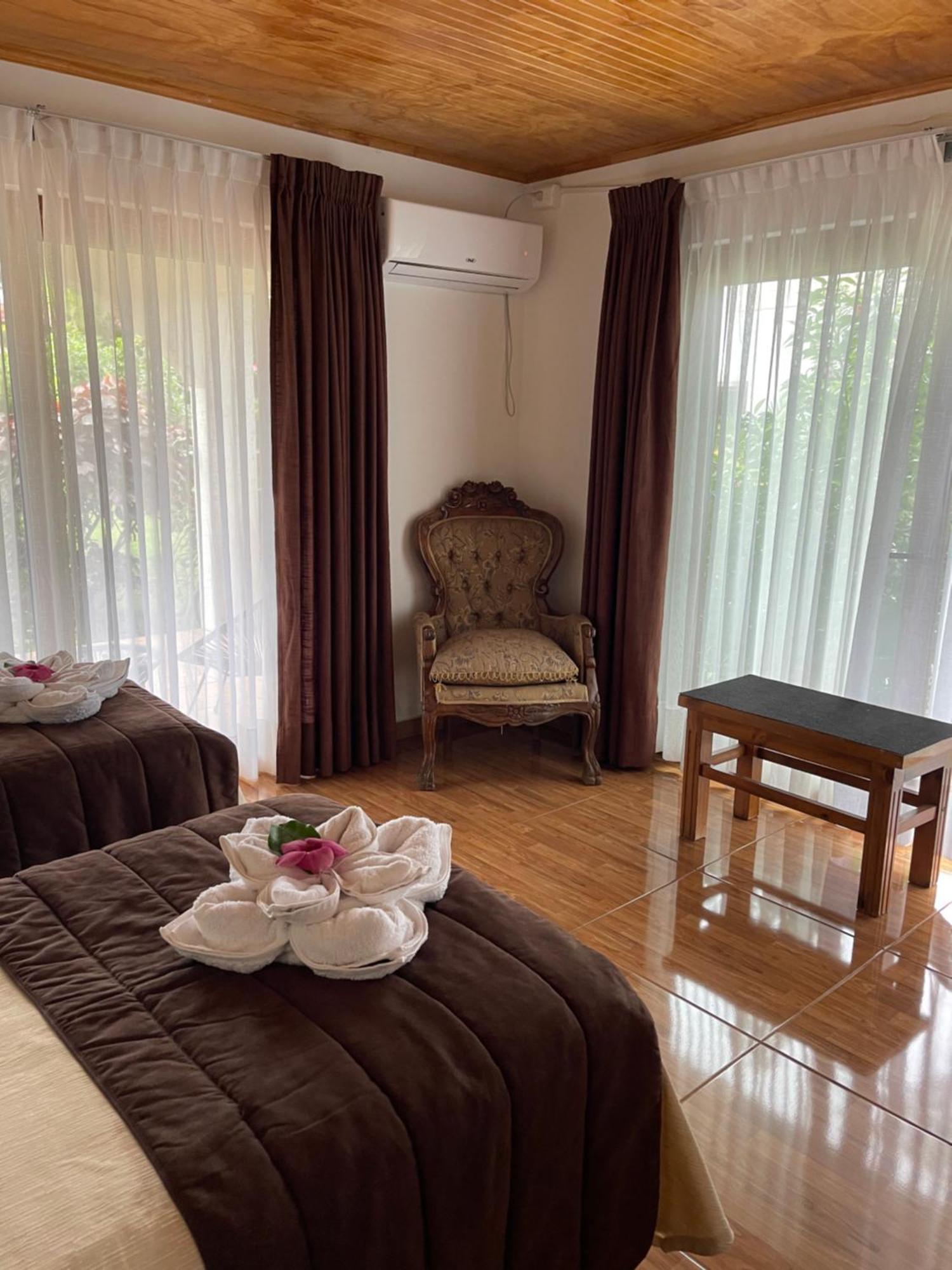 Teanehi Bed & Breakfast Hanga Roa Exterior photo